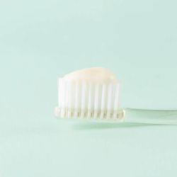 Officina Naturae Oral Care whitening toothbrush